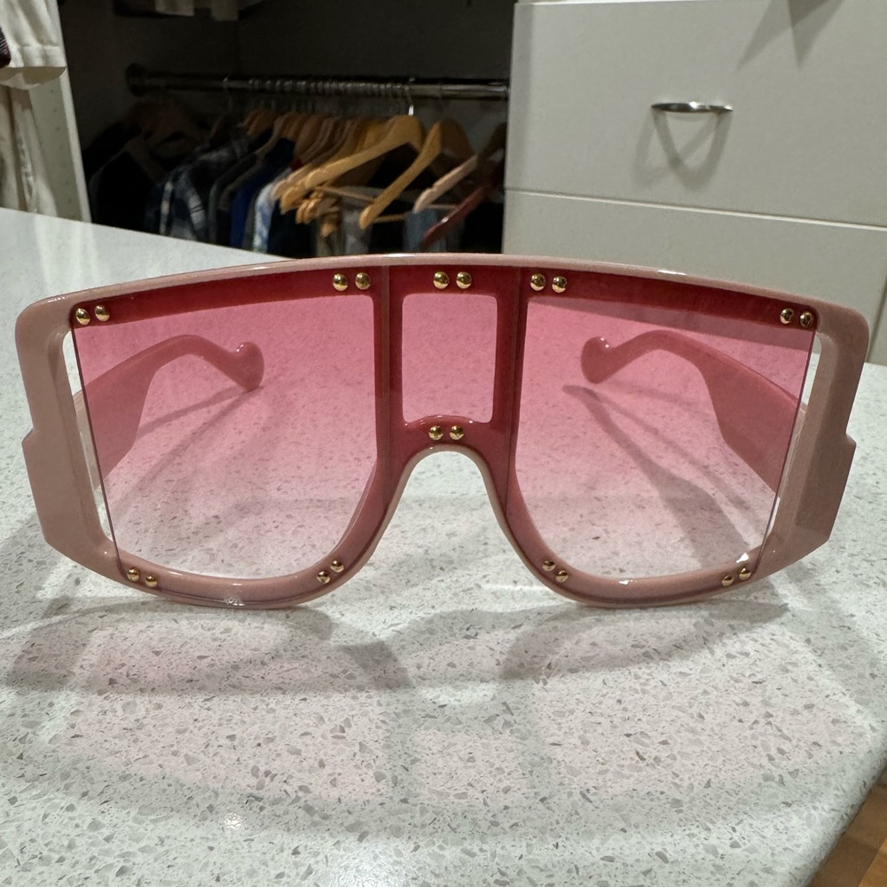 Pink sunglasses - Picture 2 of 9